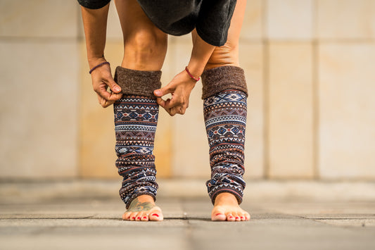 Boho Wendestulpen – Beinstulpen, Yoga & Tanz Stulpen, 4-in-1 Legwarmers Damen in braun/ gemustert