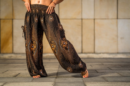 luftige Boho Pluderhose mit Pfauenmuster in Braun/Beige mit Taschen