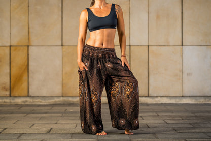 luftige Boho Pluderhose mit Pfauenmuster in Braun/Beige mit Taschen