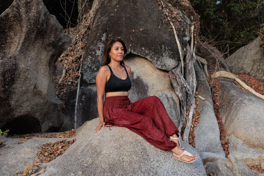 Airy harem pants with a floral pattern in red