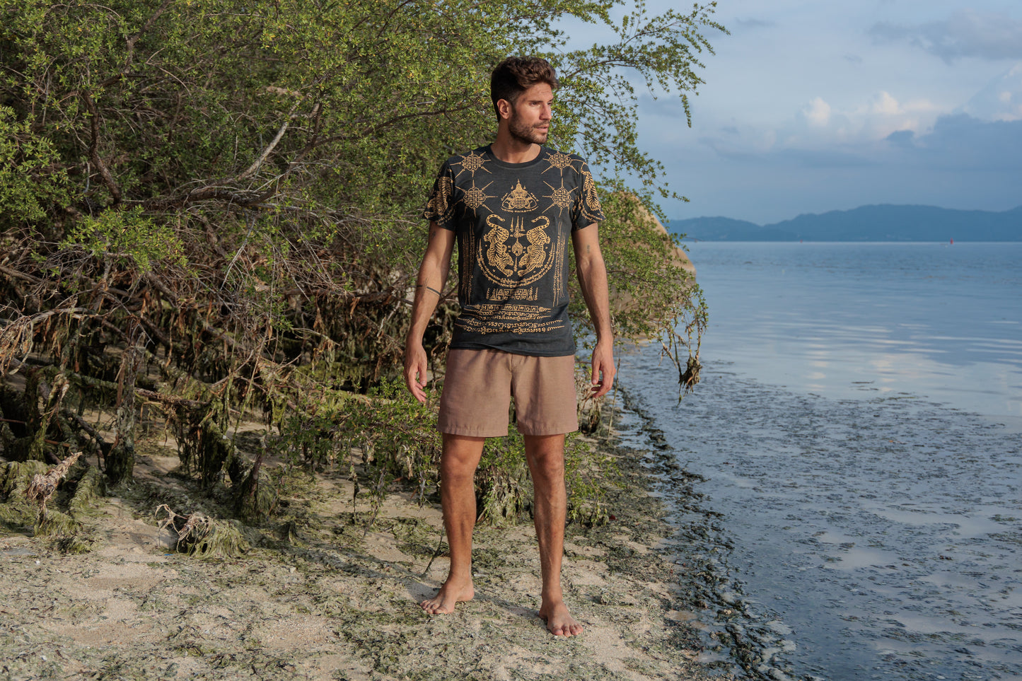 Sak Yant Muay Thai Tattoo Yantra T-Shirt grau beige Tiger