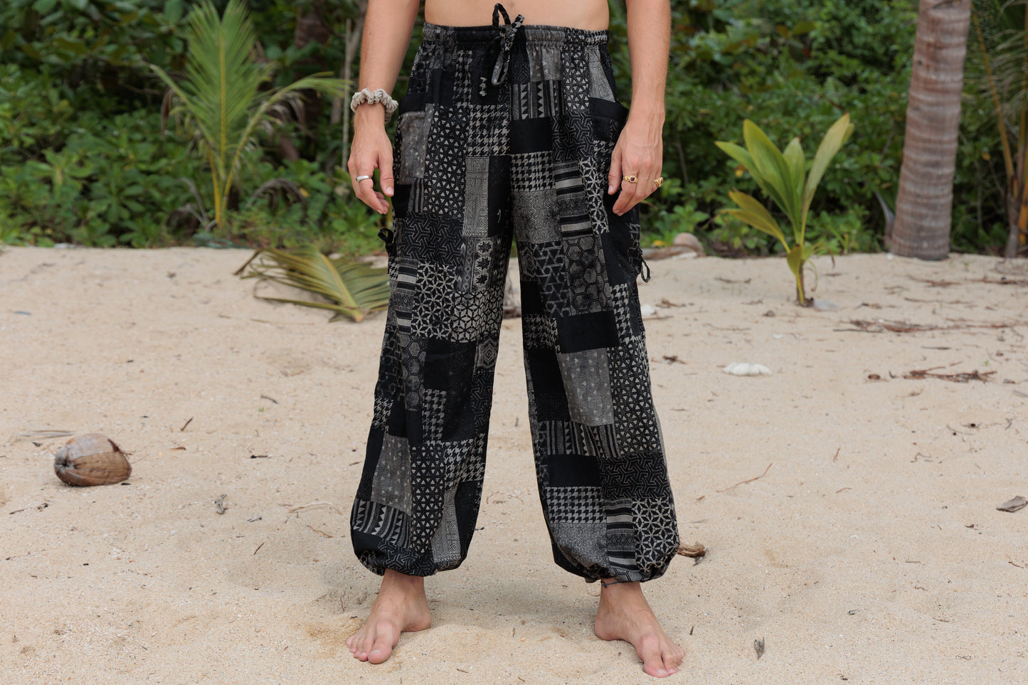 Tieup Hose, gemütliche Hose aus Baumwolle schwarz gemustert geometrisch, unisex