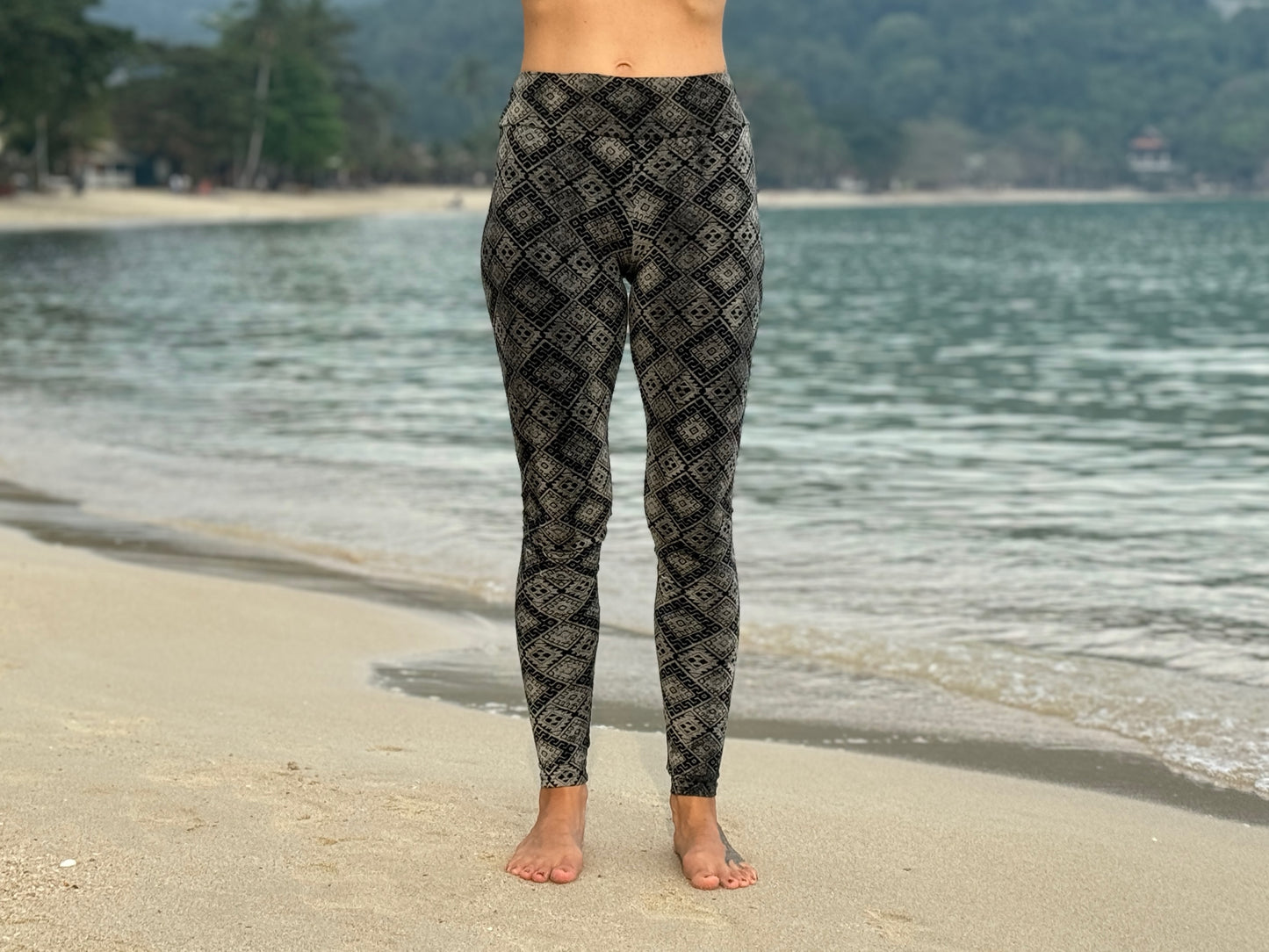 Batik Yoga Leggings mit geometrischem Muster in grau schwarz