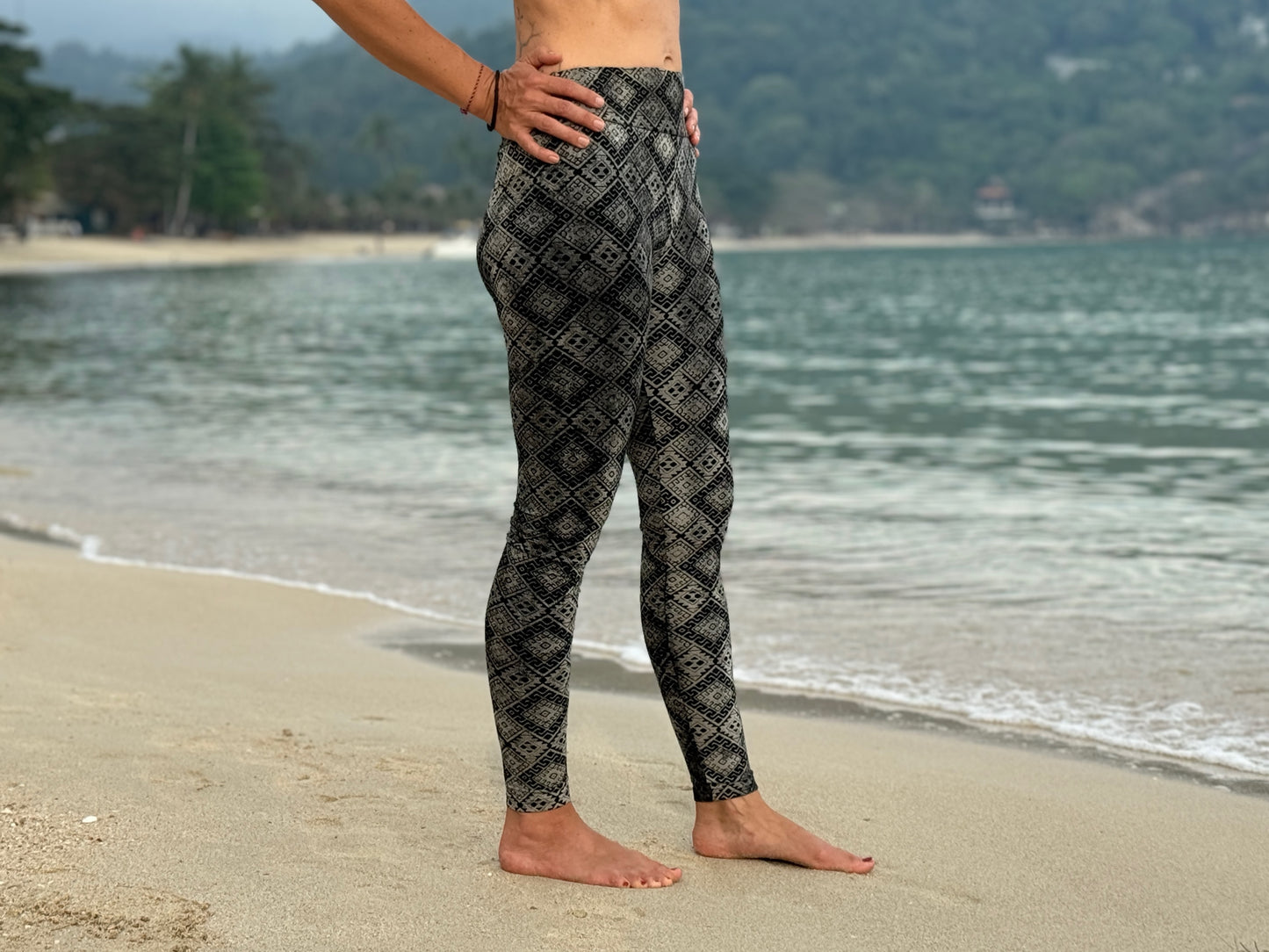 Batik Yoga Leggings mit geometrischem Muster in grau schwarz