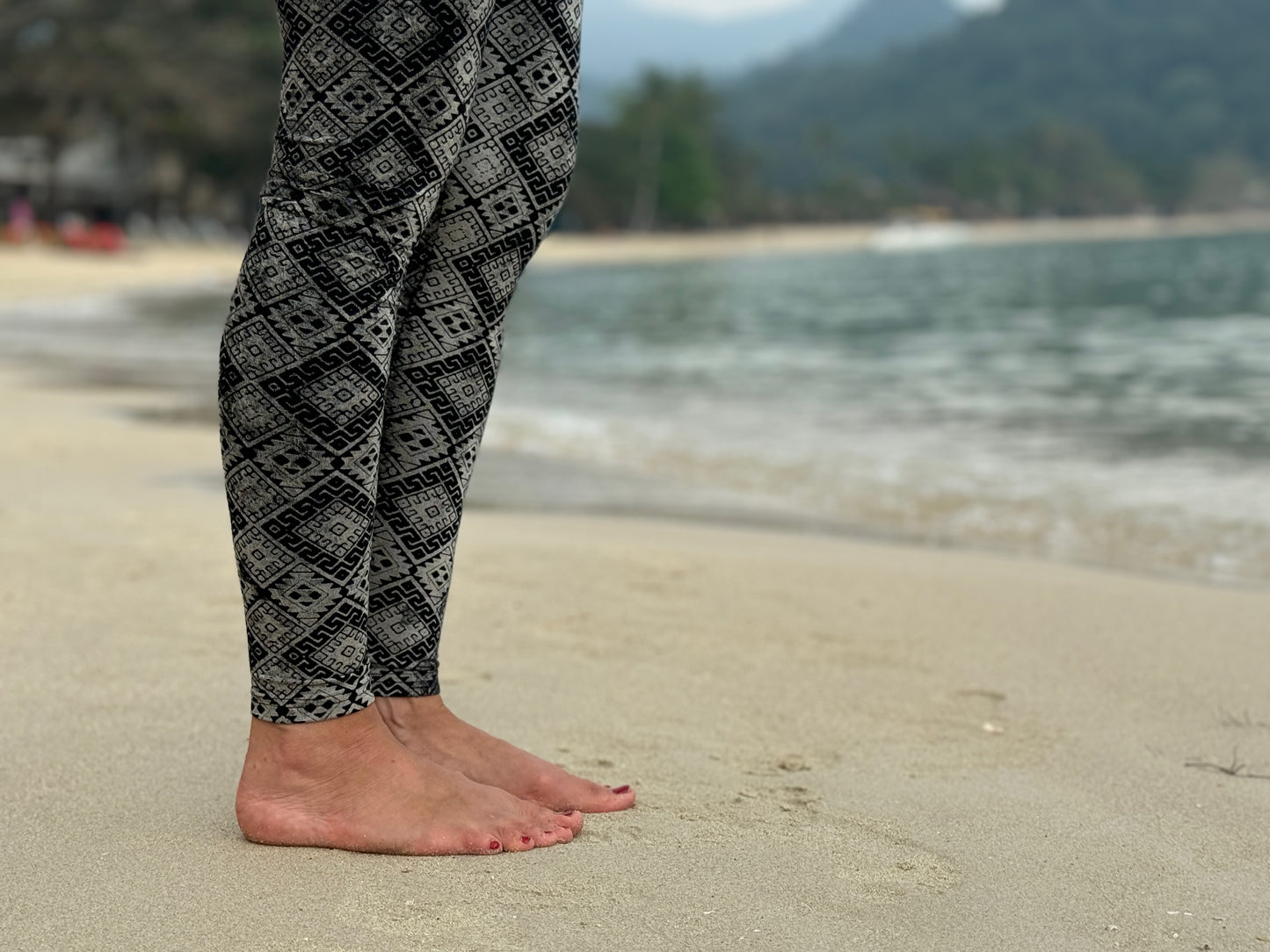 Batik Yoga Leggings mit geometrischem Muster in grau schwarz