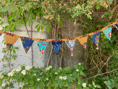 Mini Blumen Wimpelkette bunt mit Glöckchen