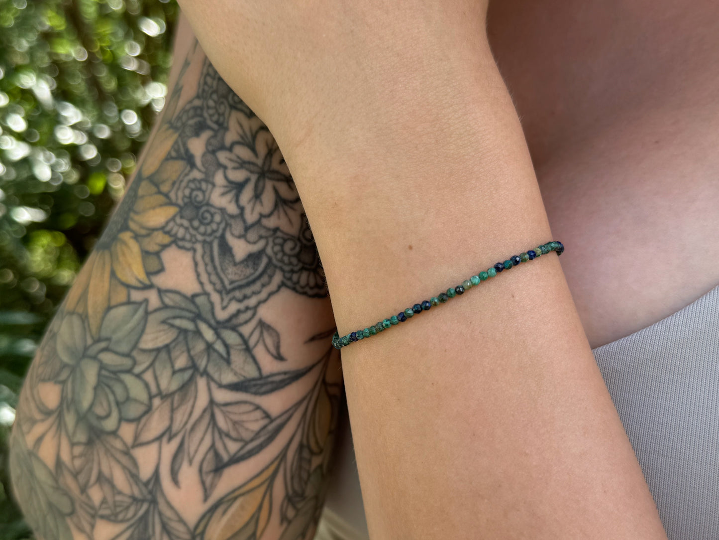 Armband mit echten kleinen Azurit-Malachit Steinen, verstellbar