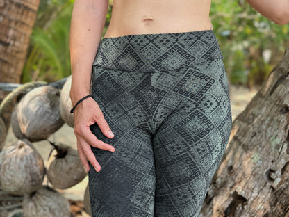 Batik Yoga Leggings mit geometrischem Muster in blau grün