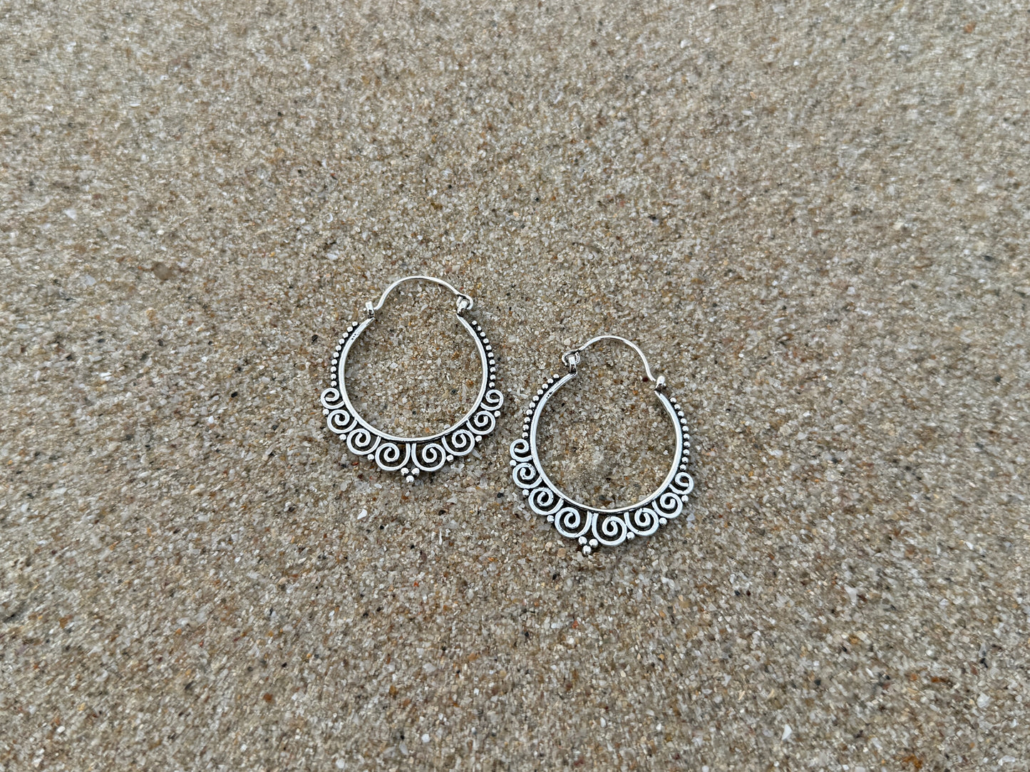 Hoop earrings with spirals and dots made of silver 