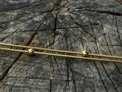 Verstellbares zweireihiges goldfarbenes Fußkettchen Schlangenkette mit Kügelchen aus Edelstahl – PVD Gold Plated