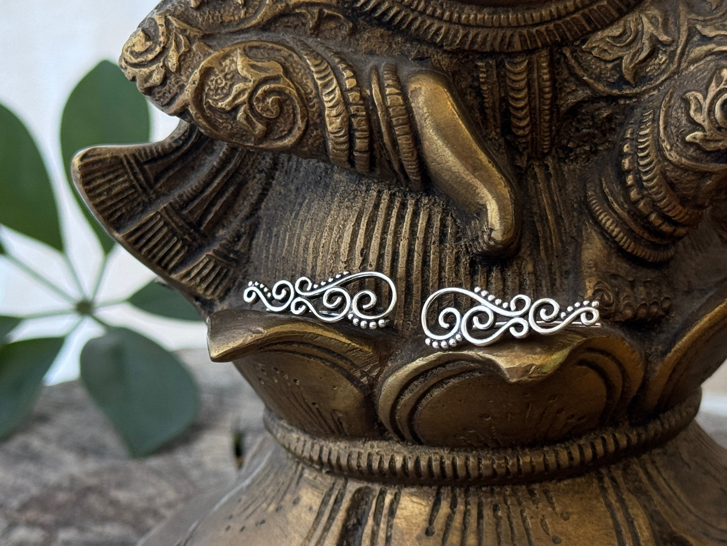 Earclimber Ohrringe mit Spiralen und Pünktchen aus Silber