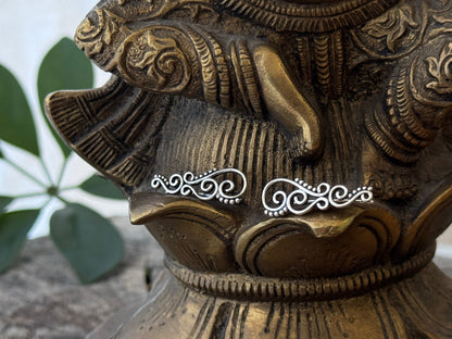 Earclimber Ohrringe mit Spiralen und Pünktchen aus Silber