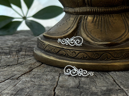 Earclimber Ohrringe mit Spiralen und Pünktchen aus Silber