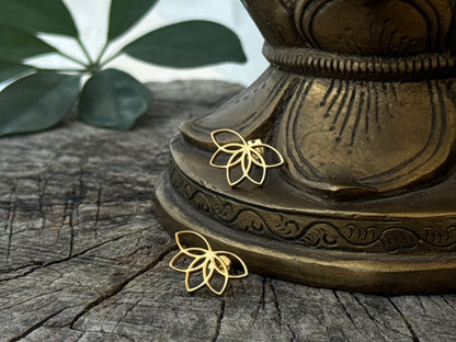 Ohrstecker halbe Lotusblume aus Silber