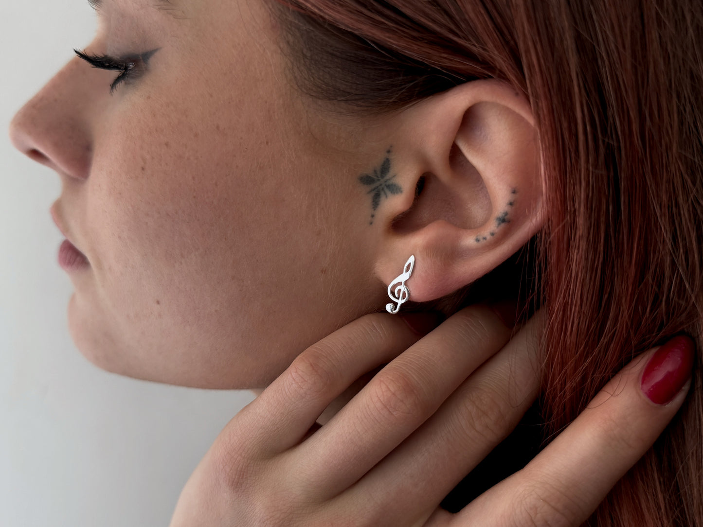 schlichte Ohrstecker kleine Notenschlüssel aus Silber
