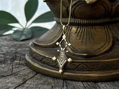 kleiner goldfarbener Messing Anhänger – Kreuz des Südens – Ethno Sternenkreuz – Boho Schmuck - unisex