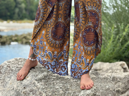 Boho Wickelhose für Damen in braun blau floral gemustert