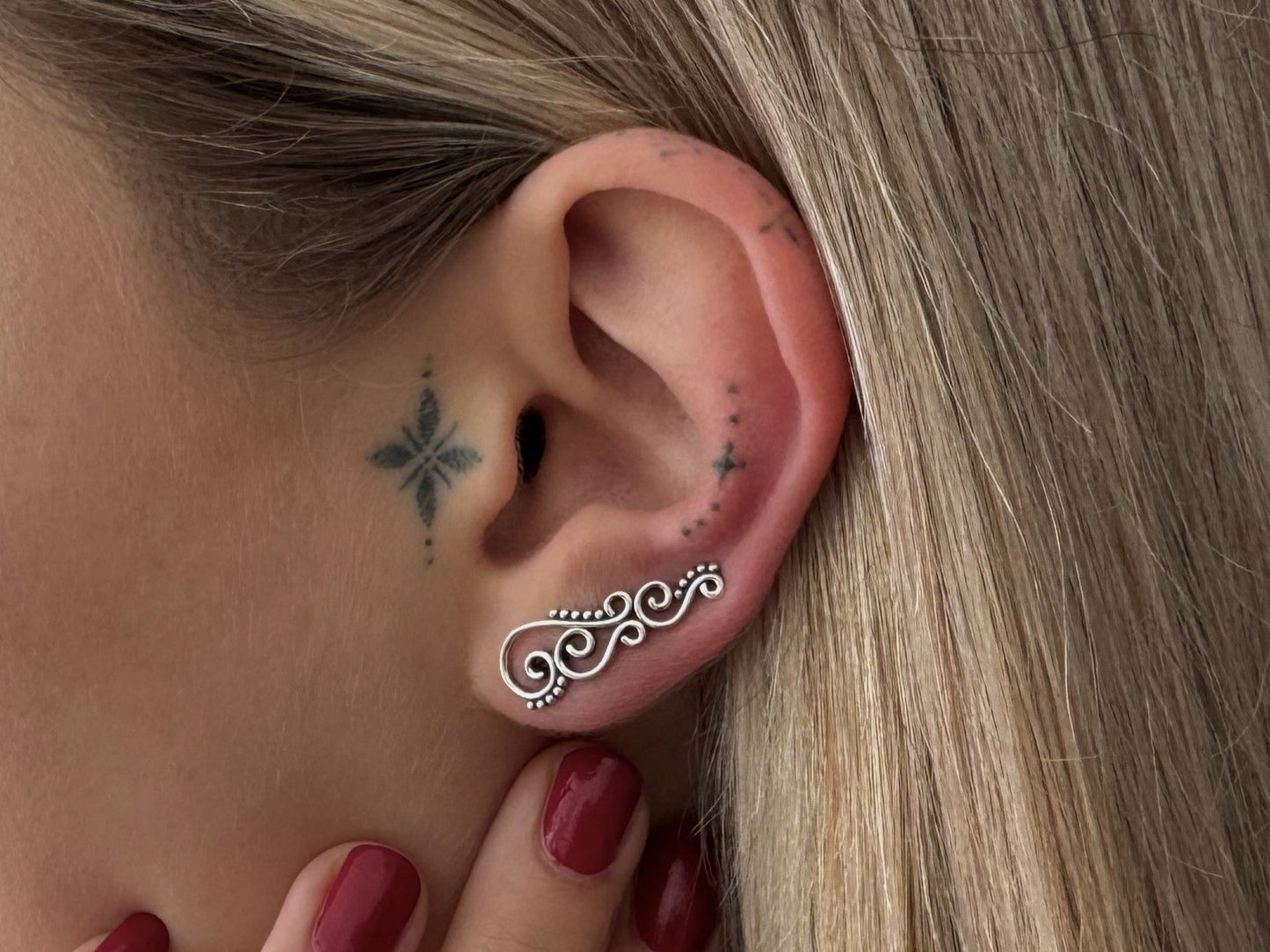 Earclimber Ohrringe mit Spiralen und Pünktchen aus Silber