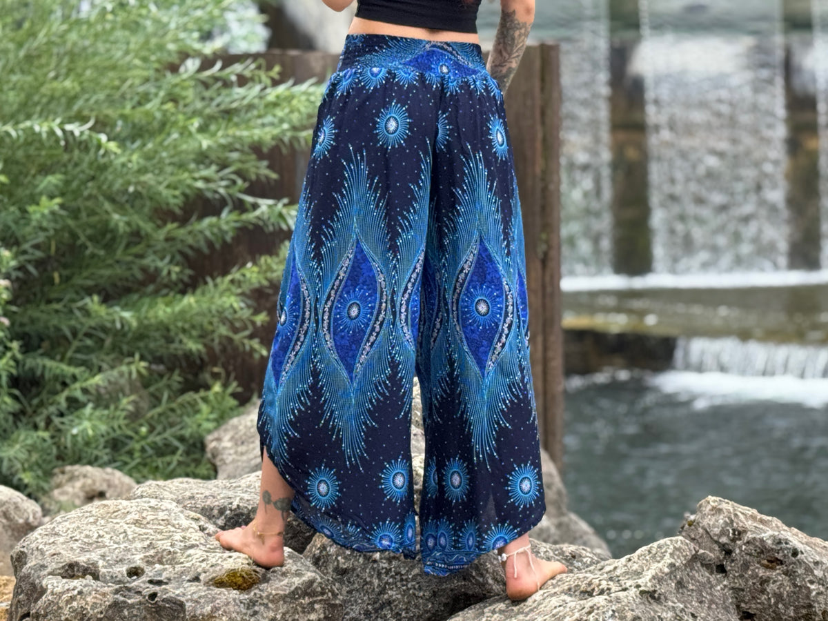 Boho Wickelhose für Damen in dunkelblau mit Pfauenmuster