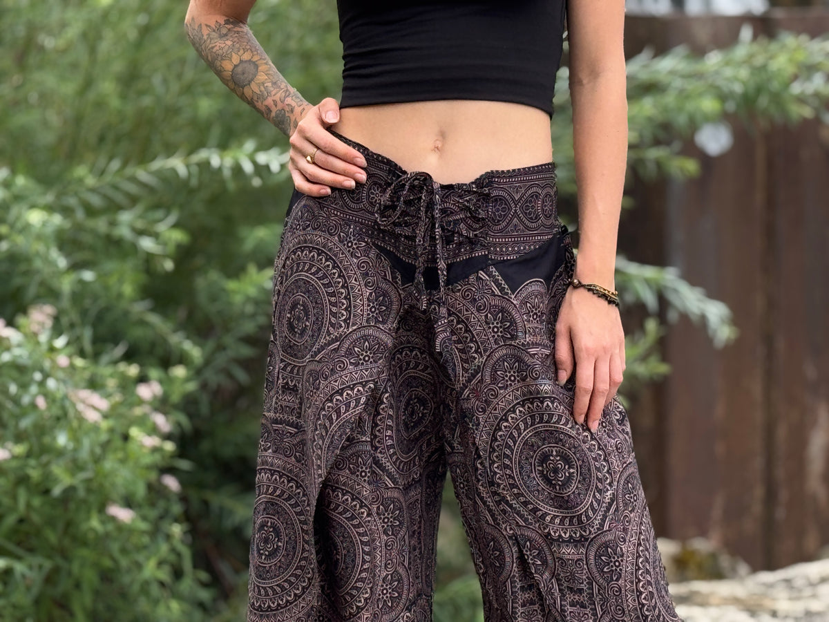 Boho Wickelhose für Damen in schwarz mit Mandalamuster