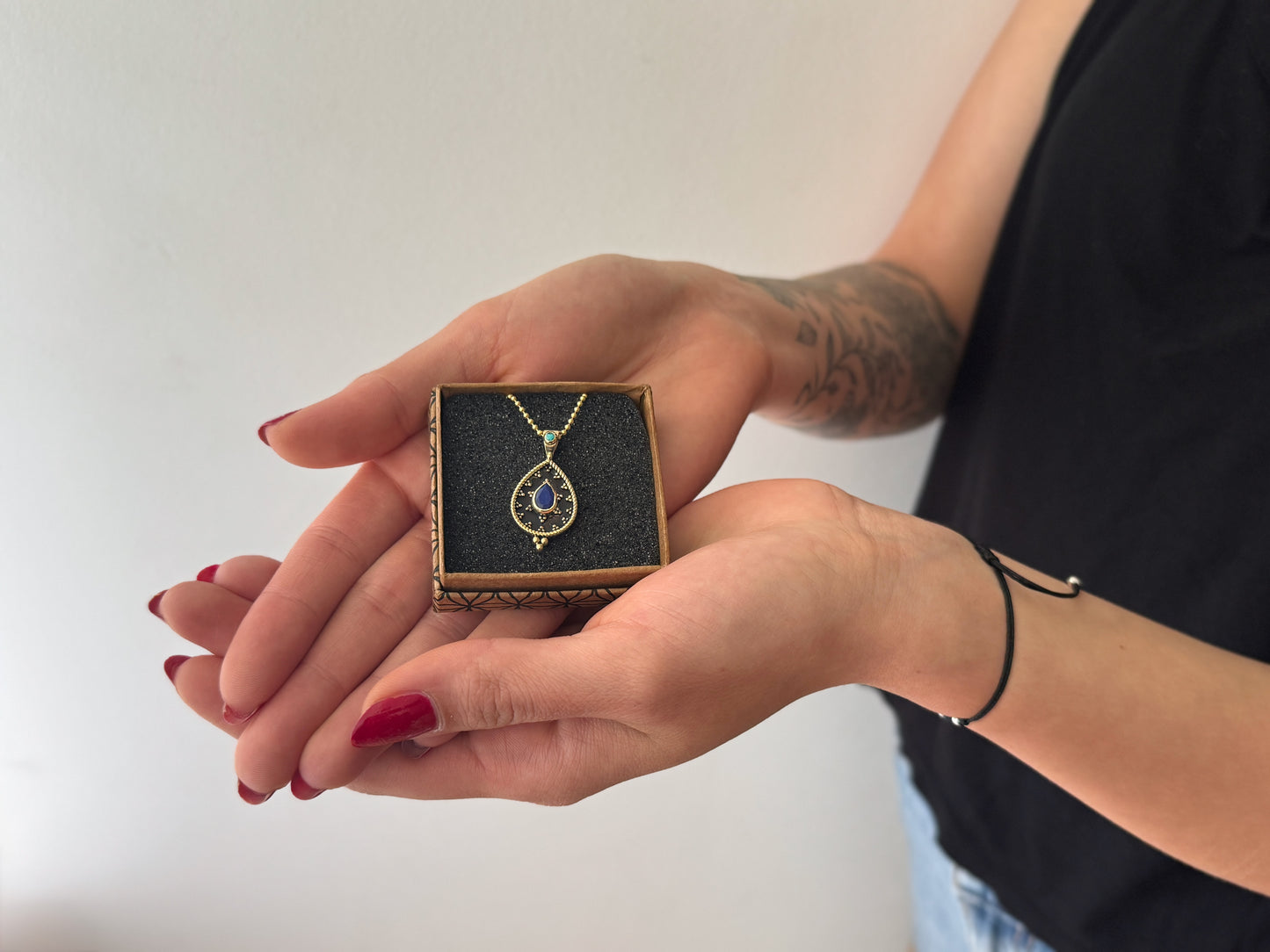 Boho Kette Tropfen aus Messing – Orientalischer Schmuck im marokkanischen Stil, Ethno Halskette für Damen, blau