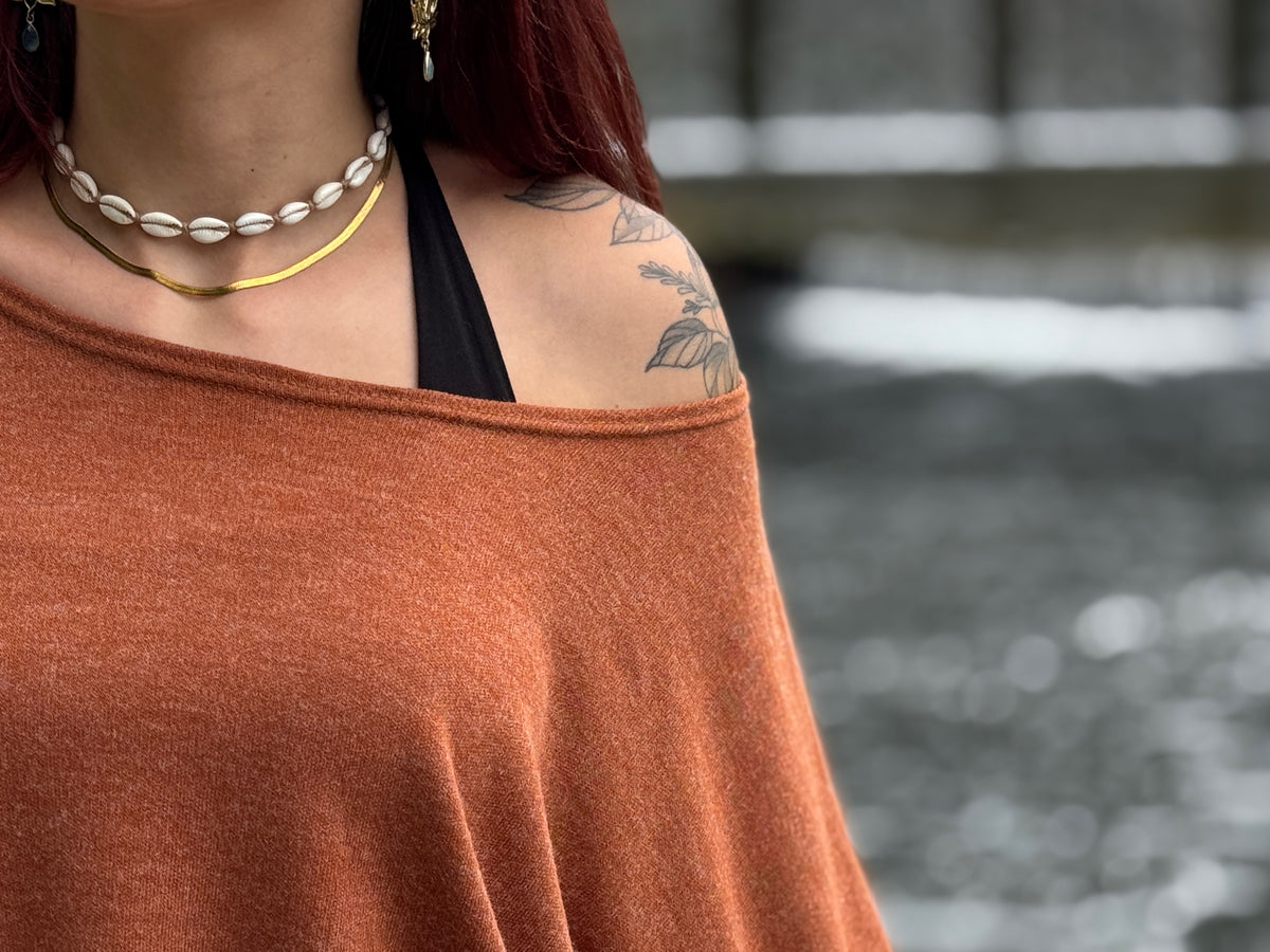 half-length, loose knitted top in blue 