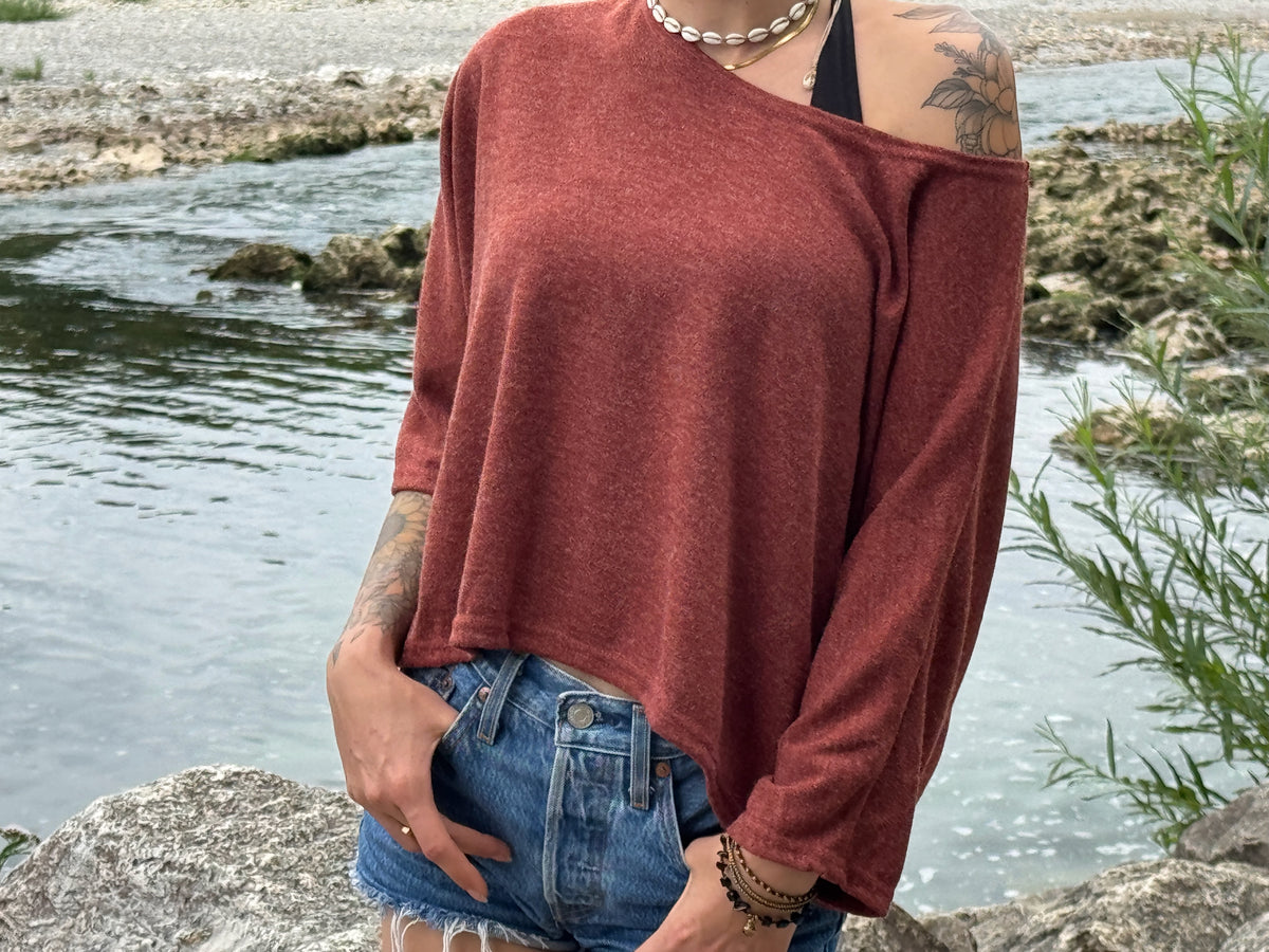 half-length, loose knitted top in blue 