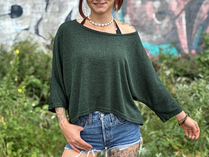 half-length, loose knitted top in blue 