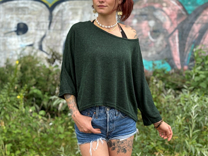 half-length, loose knitted top in blue 