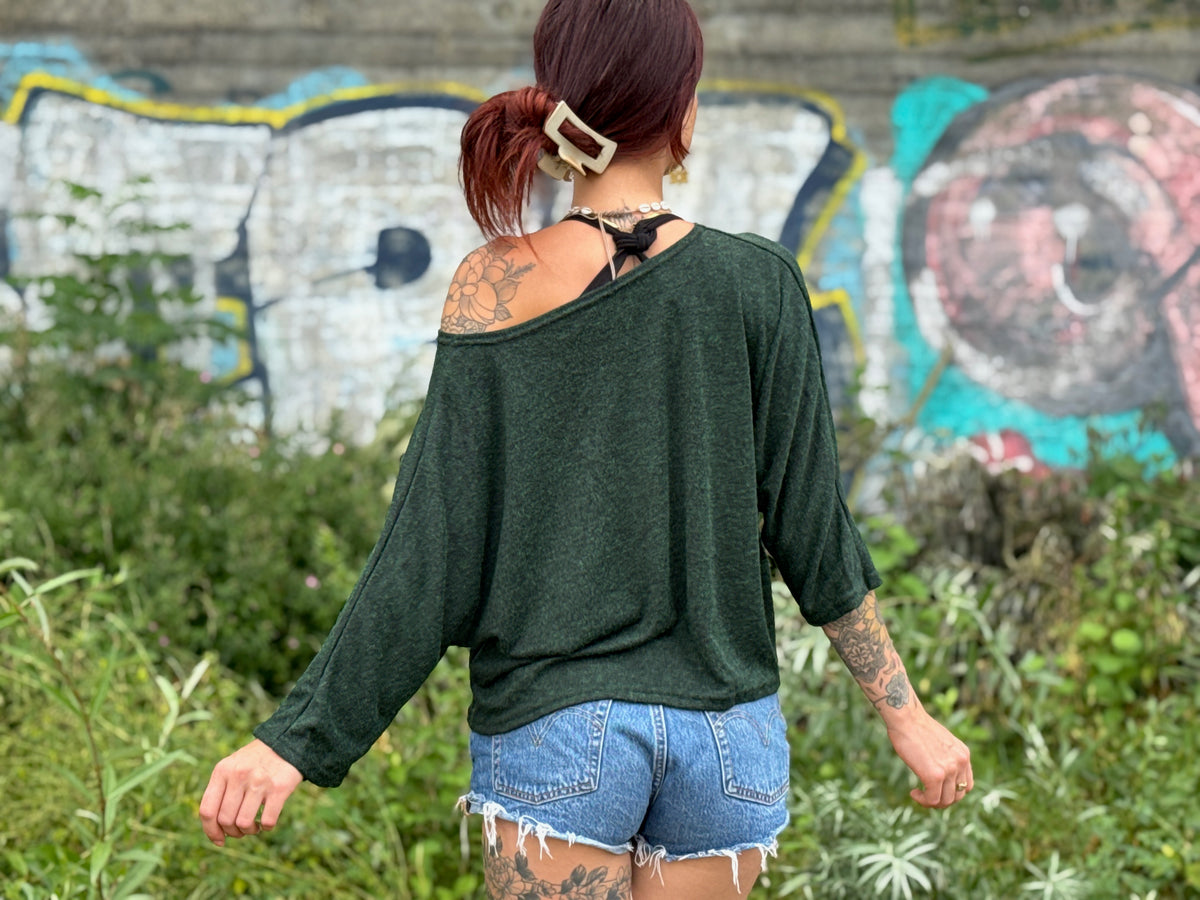 half-length, loose knitted top in blue 