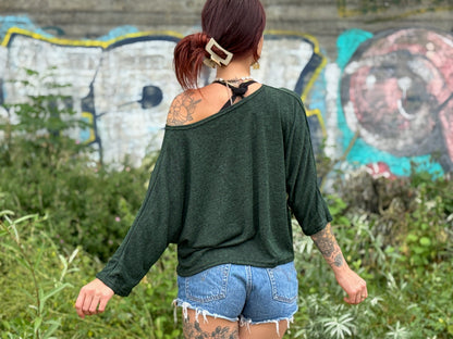 half-length, loose knitted top in blue 