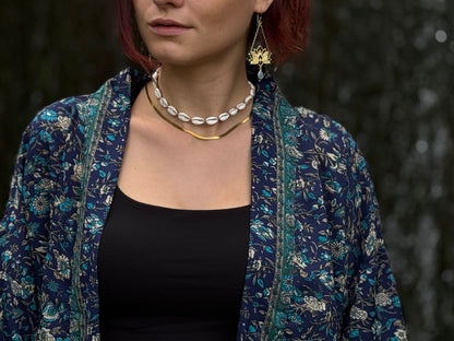Leichter Boho Kimono mit kleinen Blumen in dunkelblau weiß