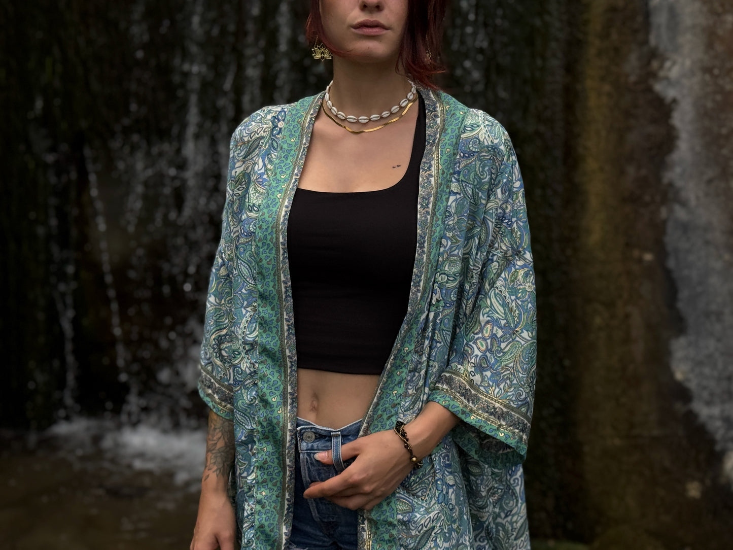 Leichter Boho Kimono mit Paisley Muster in weiß grün blau gold