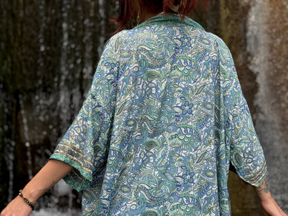 Leichter Boho Kimono mit Paisley Muster in weiß grün blau gold