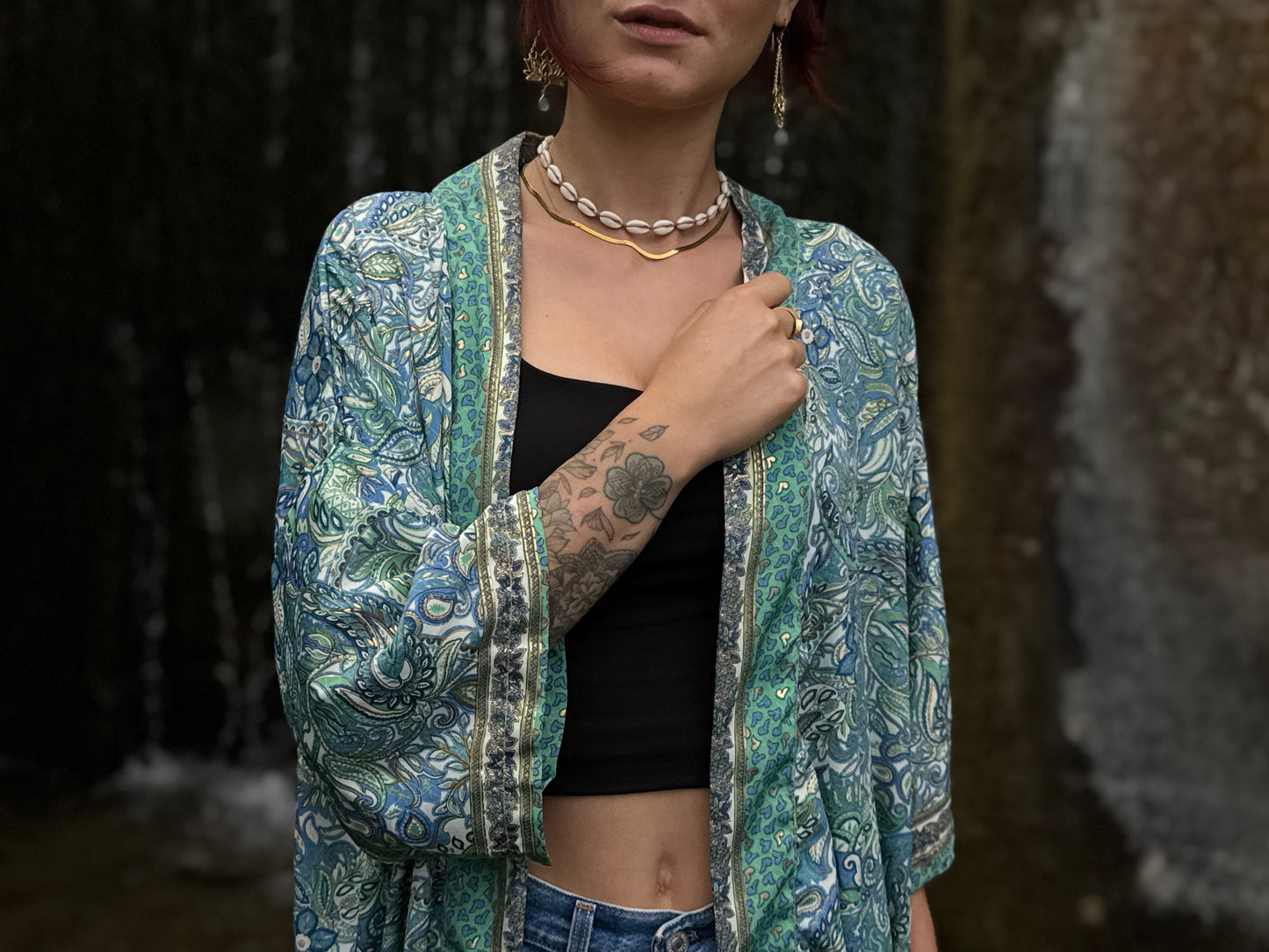 Leichter Boho Kimono mit Paisley Muster in weiß grün blau gold