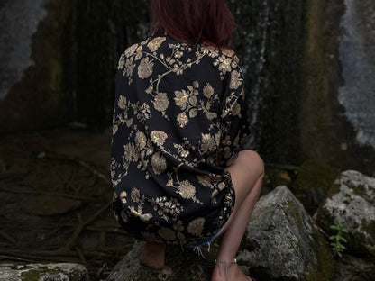 Leichter Boho Kimono mit floralem Muster in schwarz beige gold