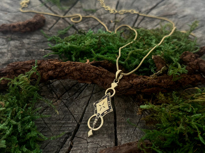 kleiner goldfarbener Messing Anhänger – Ethno Talisman – Tribal Symbol Schmuck – Boho Amulett