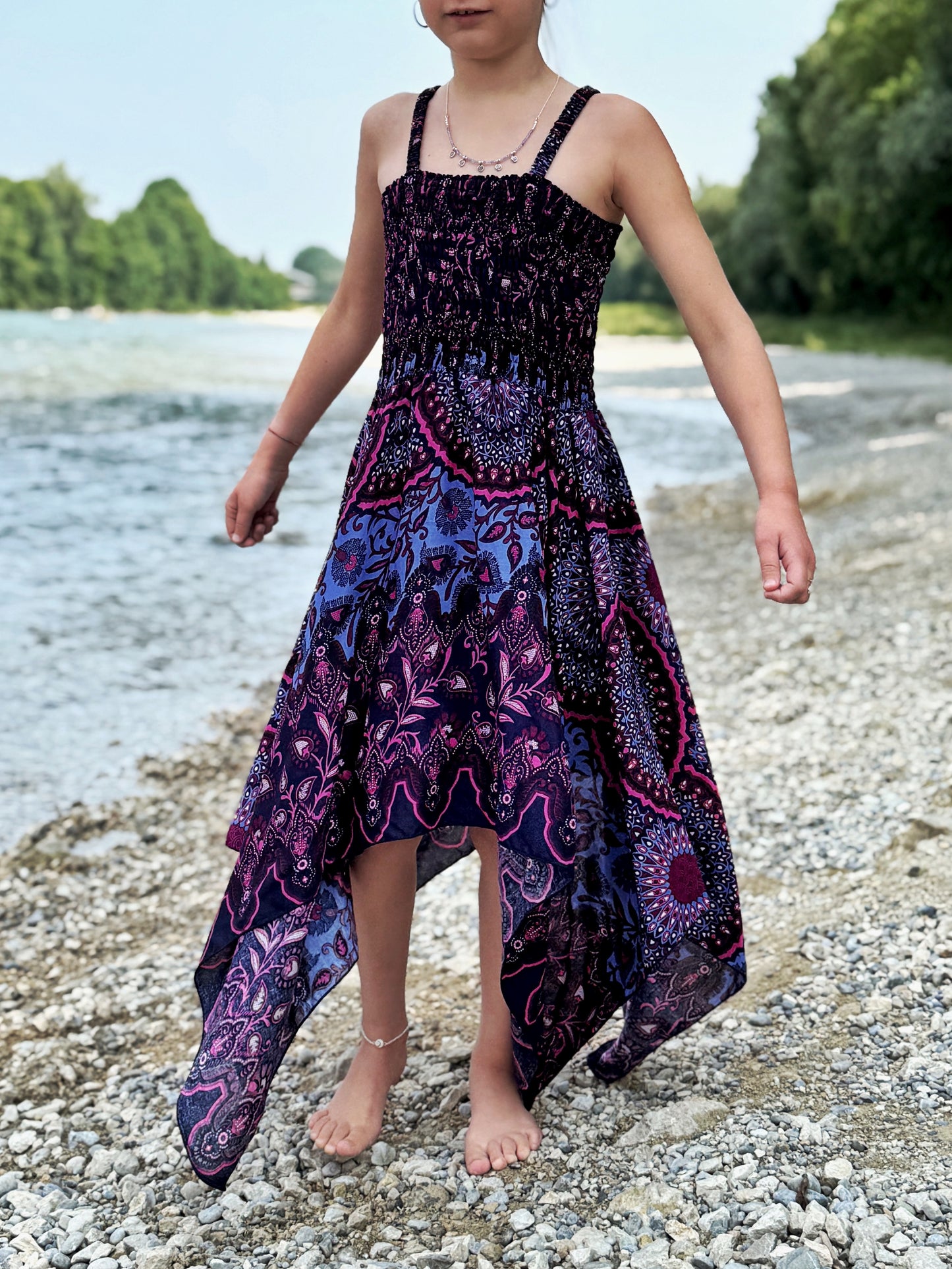 luftiges Elfenkleid für Kinder, rosa lila gemustertes Sommerkleid im Boho Look für Mädchen, Fransenkleid