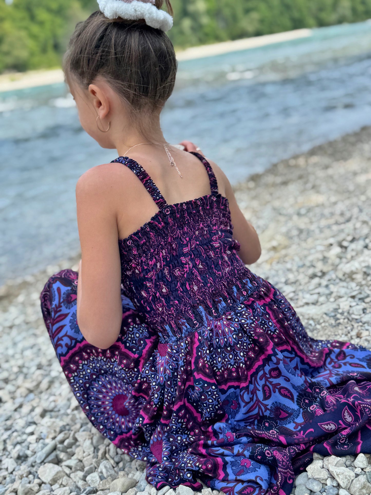 luftiges Elfenkleid für Kinder, rosa lila gemustertes Sommerkleid im Boho Look für Mädchen, Fransenkleid
