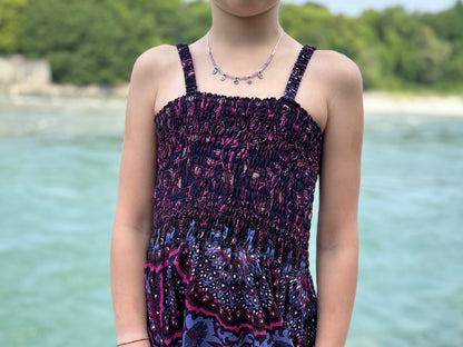 luftiges Elfenkleid für Kinder, rosa lila gemustertes Sommerkleid im Boho Look für Mädchen, Fransenkleid