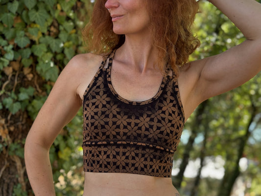 Batik Yoga Top mit geometrischem Blumen Print in braun schwarz