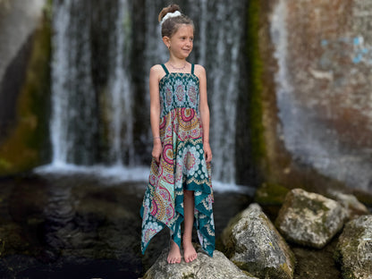 luftiges Elfenkleid für Kinder, bunt gemustertes Sommerkleid im Boho Look für Mädchen, Fransenkleid