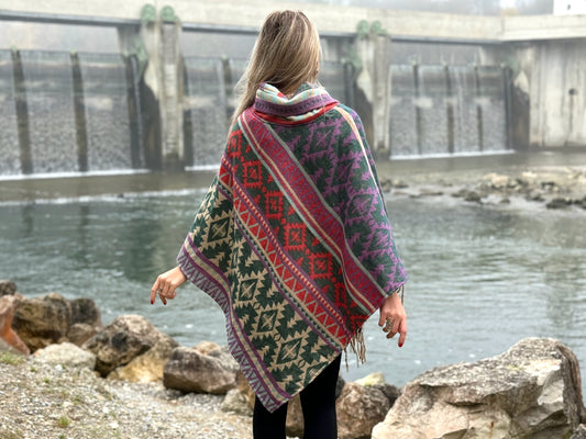 gemütlicher warmer Poncho, Überwurf, Bohemian Poncho, Boho Überwurf rosa/lila/grün 002