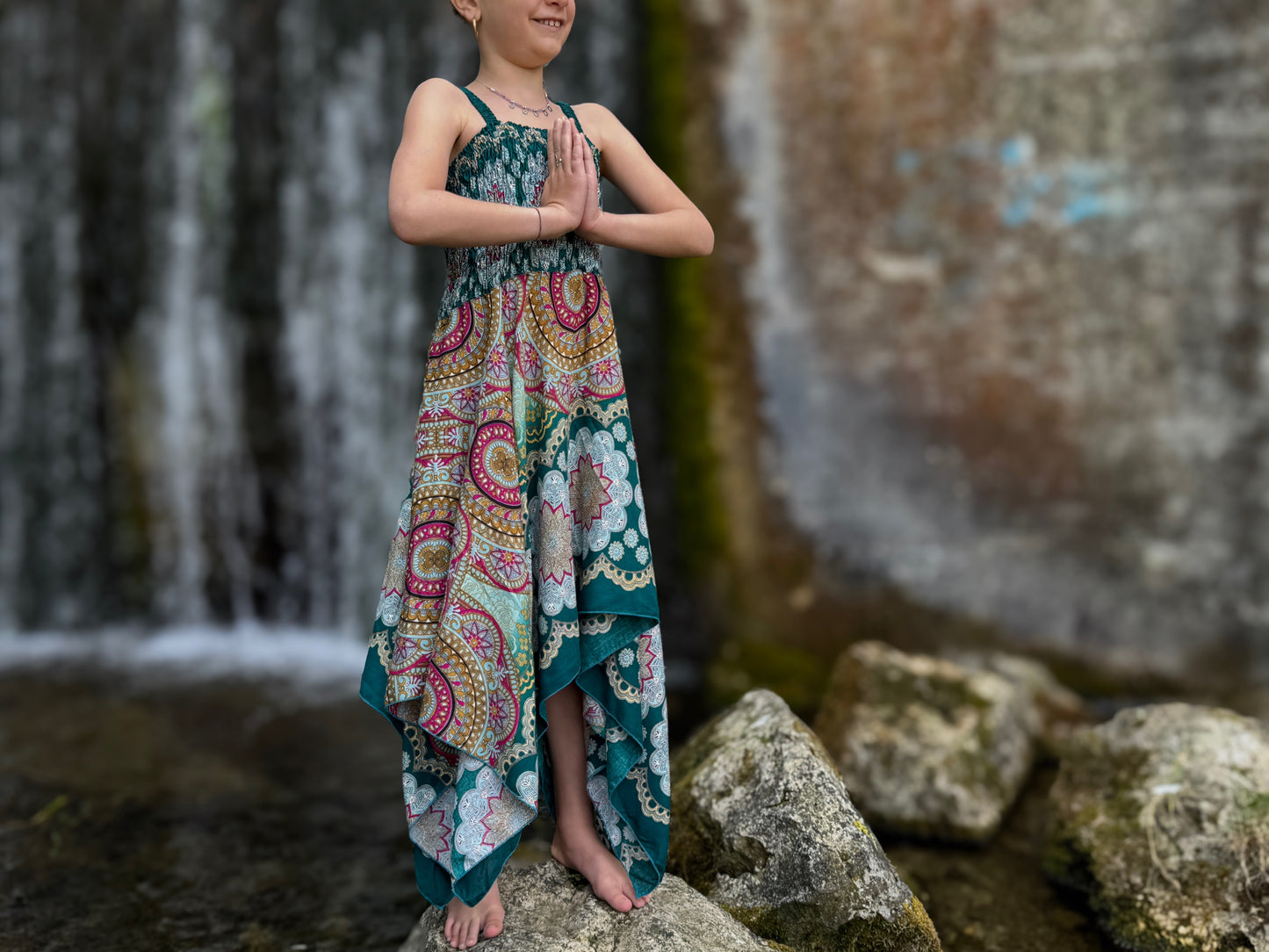 luftiges Elfenkleid für Kinder, bunt gemustertes Sommerkleid im Boho Look für Mädchen, Fransenkleid