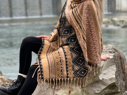 gemütlicher warmer Poncho, Überwurf, Bohemian Poncho, Boho Überwurf schwarz/braun/beige 003