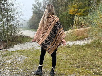 gemütlicher warmer Poncho, Überwurf, Bohemian Poncho, Boho Überwurf schwarz/braun/beige 003