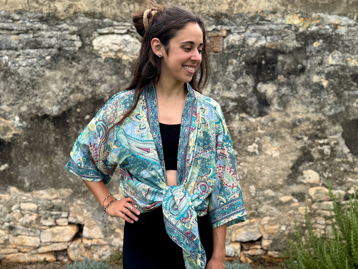Boho Kimono mit filigranem Muster – Leichter Überwurf für Damen in grün blau magenta beige gold
