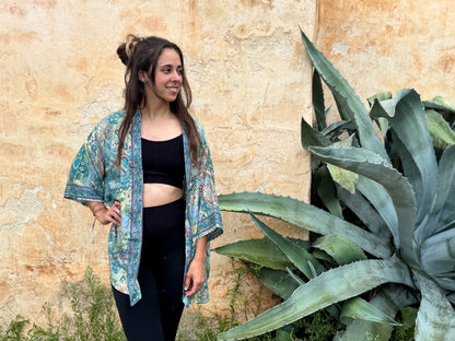 Boho Kimono mit filigranem Muster – Leichter Überwurf für Damen in grün blau magenta beige gold