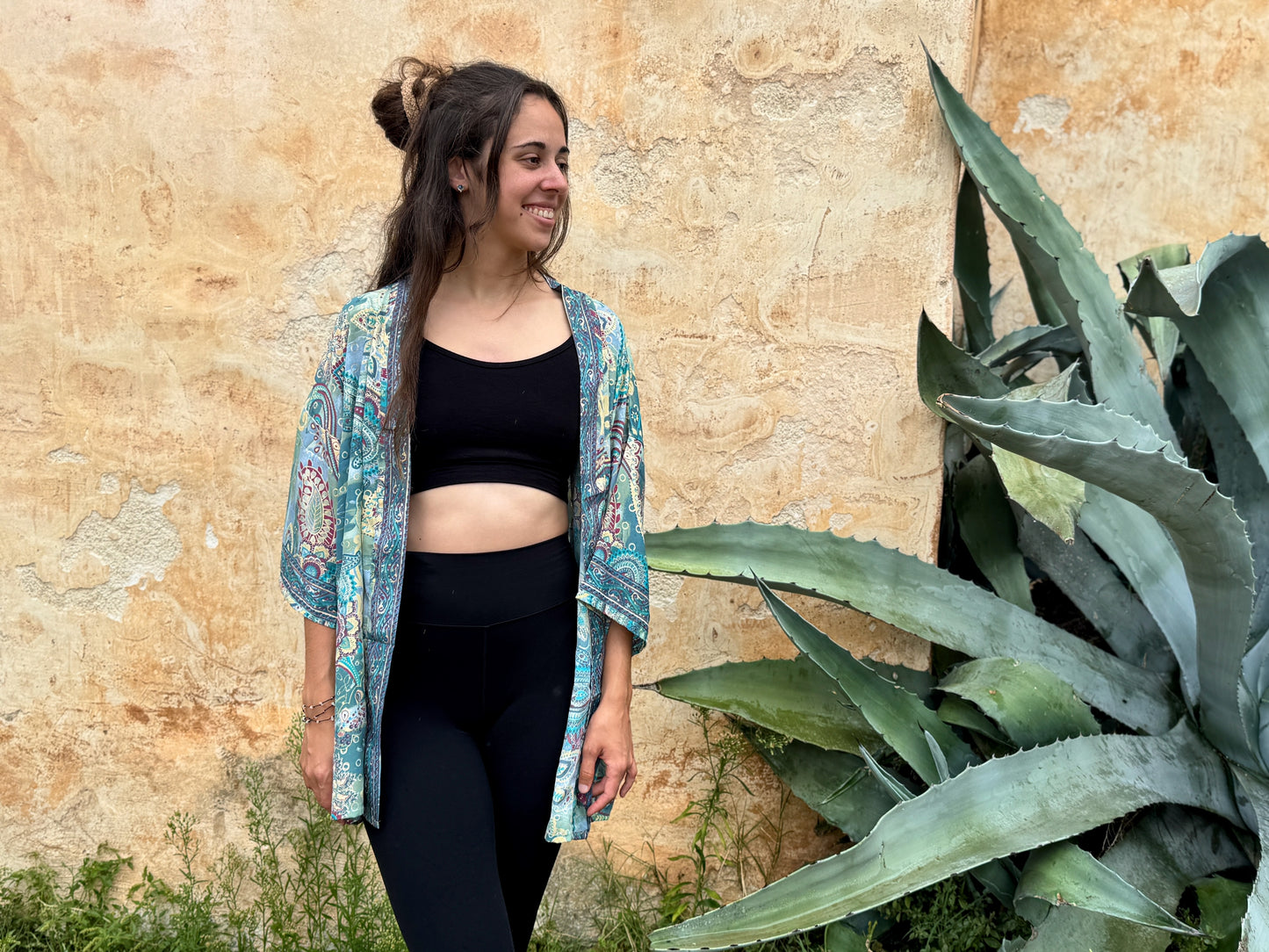 Boho Kimono mit filigranem Muster – Leichter Überwurf für Damen in grün blau magenta beige gold
