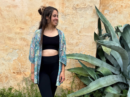 Boho Kimono mit filigranem Muster – Leichter Überwurf für Damen in grün blau magenta beige gold